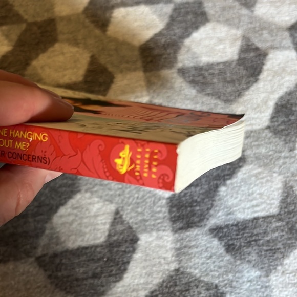 Is Everyone Hanging Out with Me? (And Other Concerns) by Mindy Kaling - Picture 3 of 5